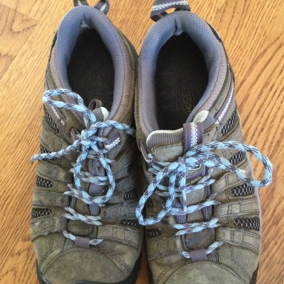 Keen- Favorite Women's Voyageur low-profile hiking shoe. Size 7 - Picture 7 of 8